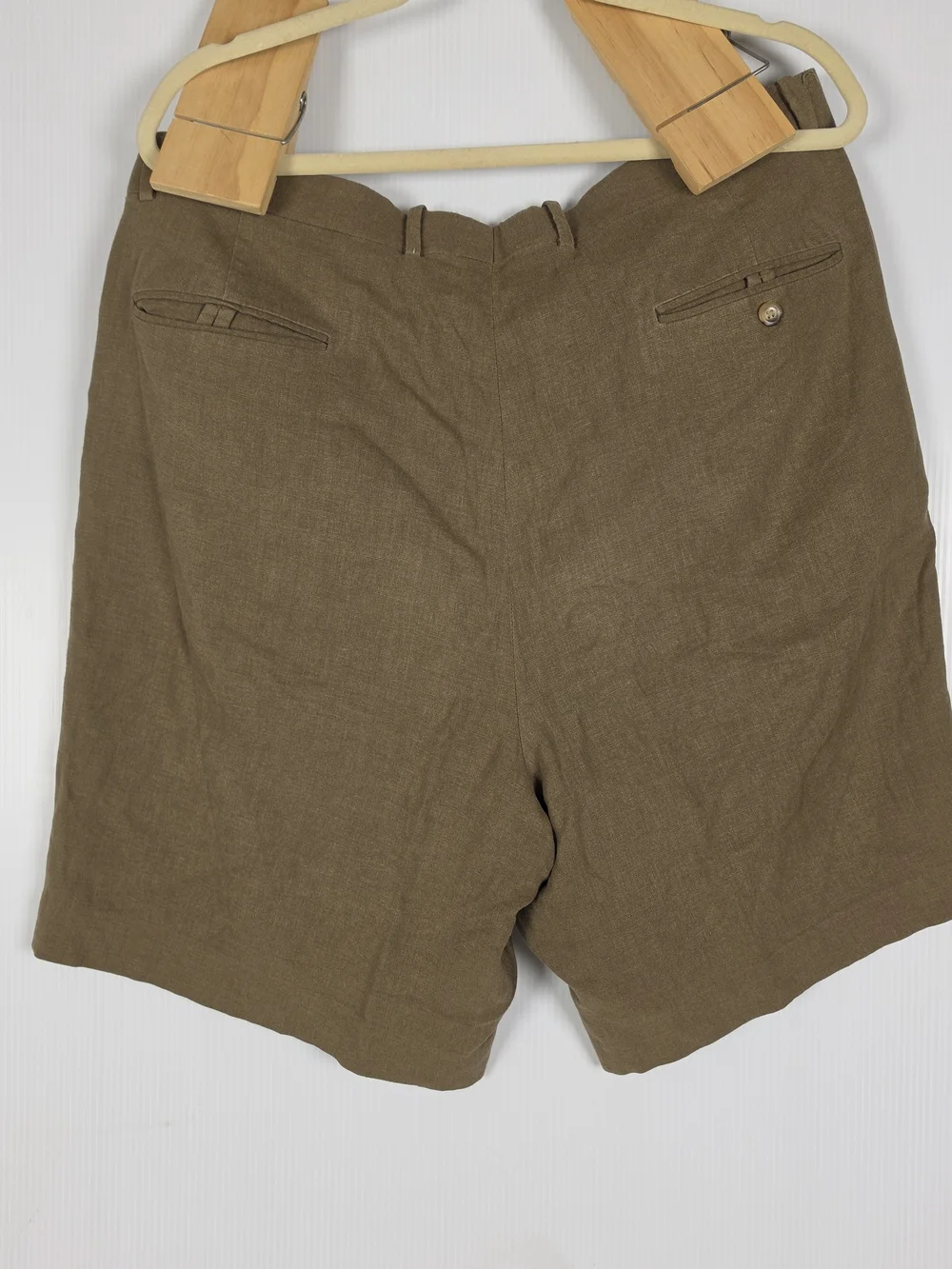 Men's Flat Front Pleated Shorts in Olive